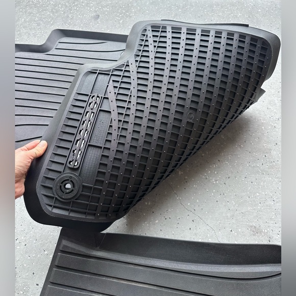 Porsche All-Weather Floor Mats for Cayenne - Picture 6 of 8
